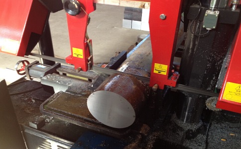 五通桥卧式带锯床加工时出现明显振荡如何排查？